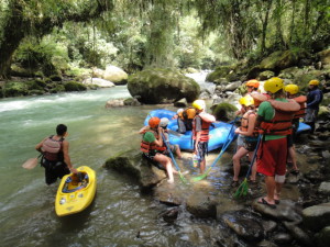 River rafting along the bank of the Pejivalle River